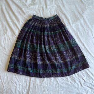 Chic Patterned Midi Skirt in Purple and Green